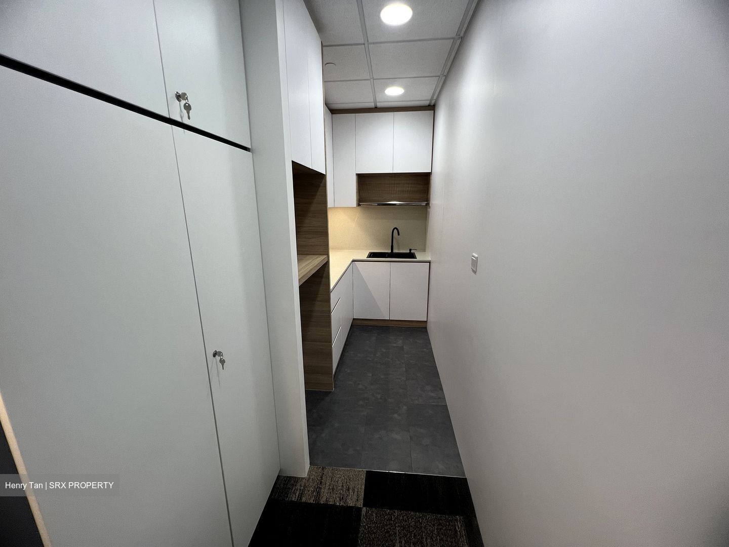 111 Somerset (D9), Office #480772101